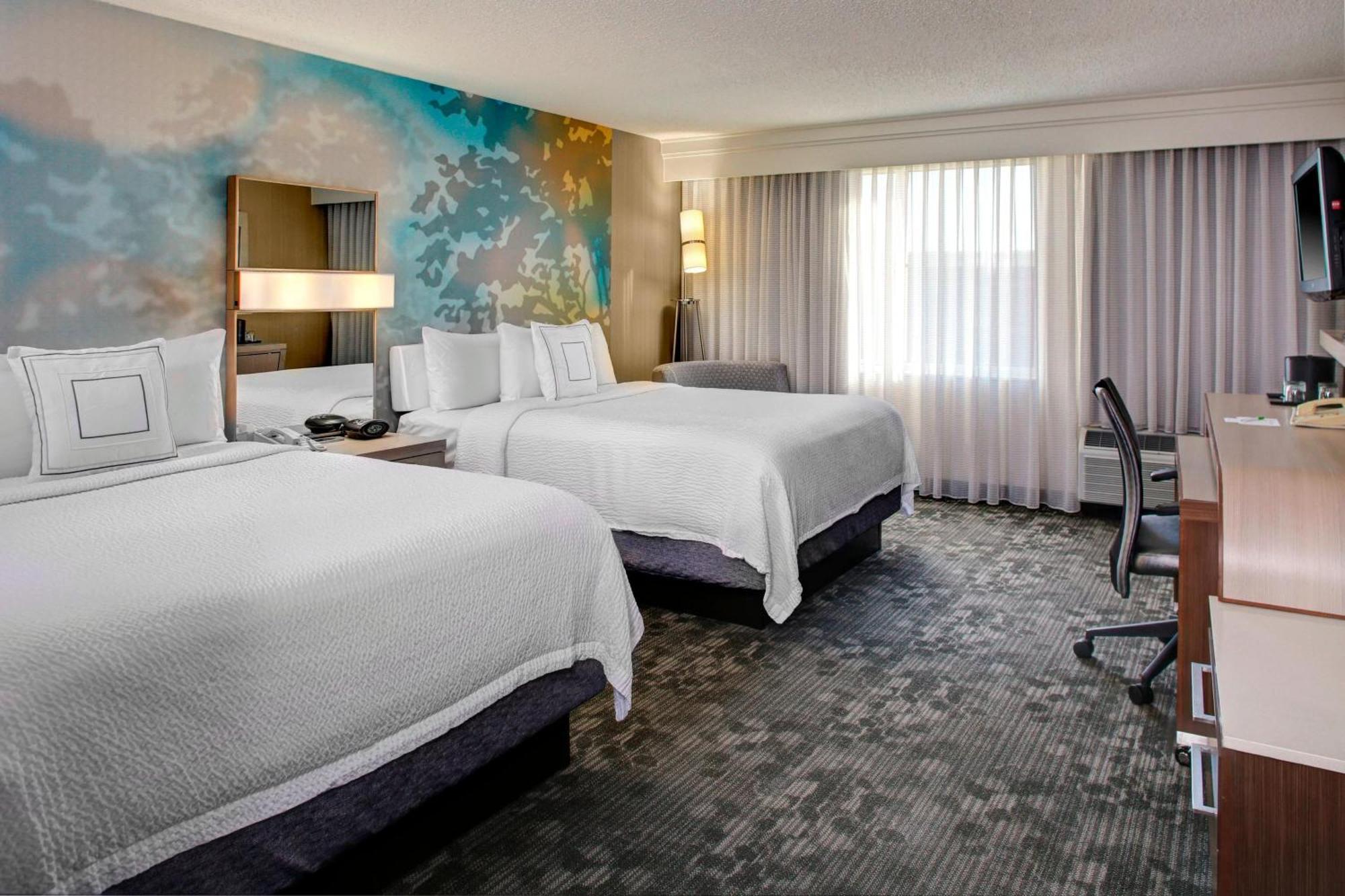 Courtyard Cleveland Airport South Hotel Мидълбърг Хайтс Екстериор снимка